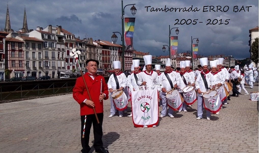  TAMBORRADA ET TXISTU